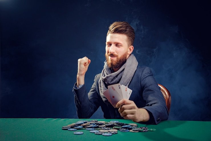 Tim customer service lucubet memberikan dukungan transaksi kepada pengguna